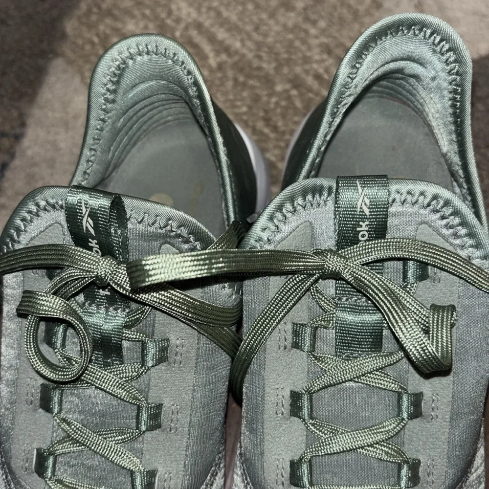 Reebok Women's 7.5 Sage Green slip on lace sneakers DMX moving air